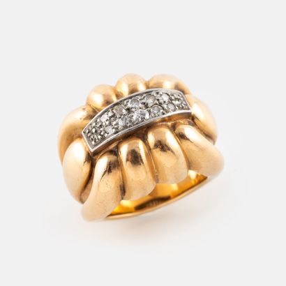 Bague jonc godronnée en or jaune (750) et...