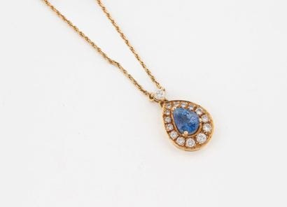 Yellow gold (750) twisted link necklace,...