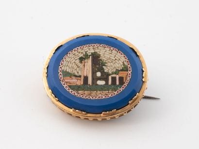 Yellow gold (750) brooch decorated with a...