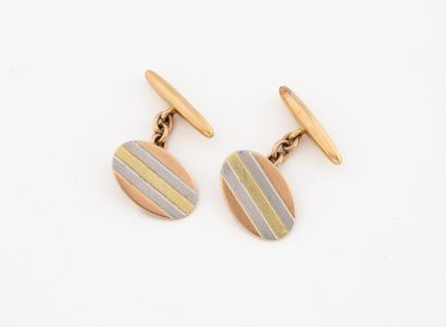 Paire de boutons de manchette en ors trois...