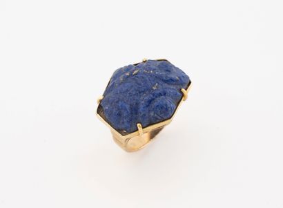 Yellow gold (750) ring with hexagonal table,...
