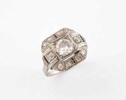 Bague en platine (850) à chaton géométrique,...