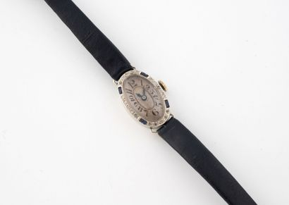 Ladies' wristwatch with oval case in white...