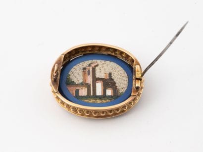 Yellow gold (750) brooch decorated with a...