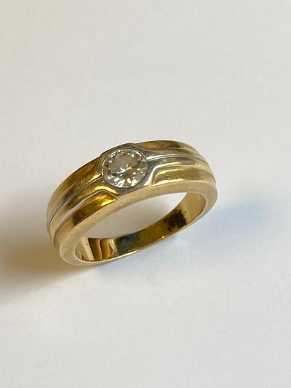 Yellow gold (750) and white gold (750) ring...
