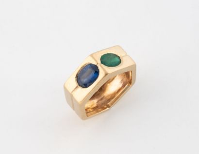 Bague en or jaune (750) de forme hexagonale...