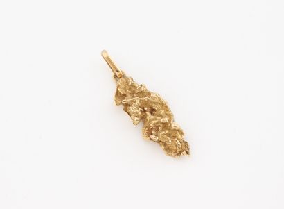 Pendentif en or jaune (750) formant pépite.
Poids...