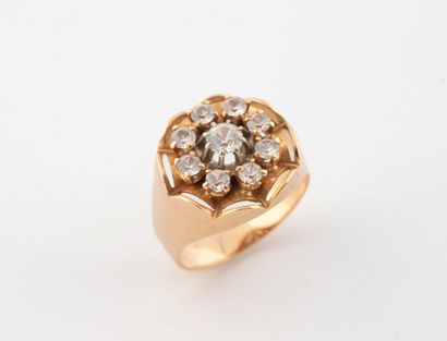 Bague en or jaune (750) formant une fleur,...