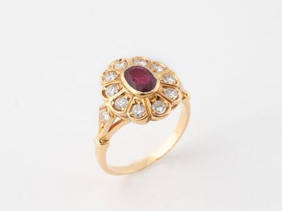 Bague marguerite en or jaune (750) centrée...