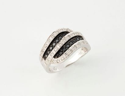 A white gold (750) ring set with alternating...