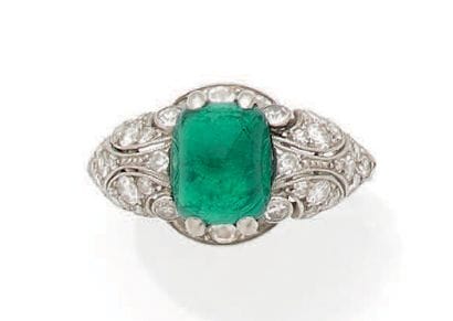 Élégante bague en platine (750) centrée d'une...