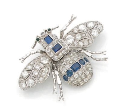 Amusante broche en or gris (585) figurant...