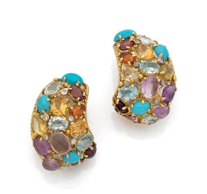 Beautiful pair of earrings in yellow gold...