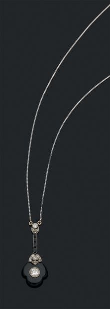 Collier en or gris (750) formé d'un chaîne...