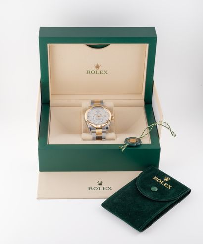 ROLEX, Oyster Perpetual Sky-Dweller
Superb...