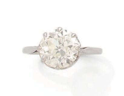 Bague solitaire en platine (850 millièmes),...