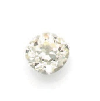 Diamant en taille coussin ancienne, sur papier.
Poids...