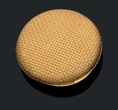 VAN CLEEF & ARPELS
Poudrier rond et étui...