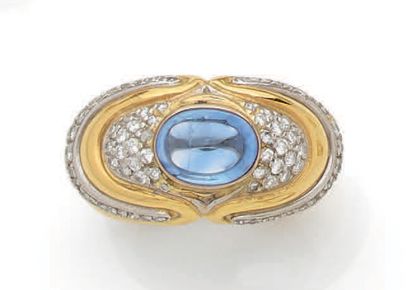 Attractive curved band ring in yellow and...