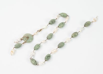 Long necklace in gilded metal.
Alternating...