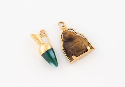 Set of two yellow gold (750) pendants including...