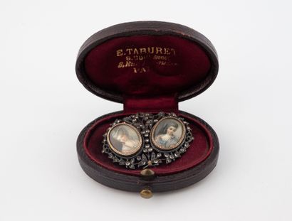 Silver brooch (min 800) adorned with two...