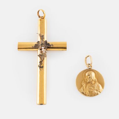 Lot of two yellow gold pendants (585) including...