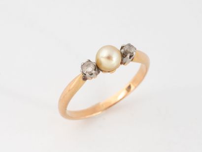 Pink gold (750) ring centered on a small...