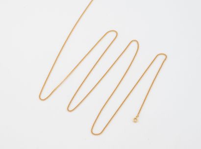 Curb chain in yellow gold (750).
Spring-ring...