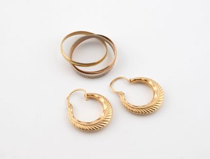 Lot in yellow gold (750) comprising:
- Three-ring...