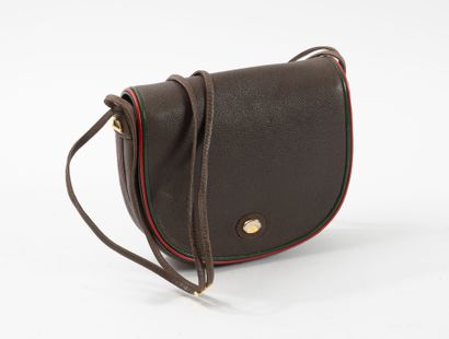 GUCCI
Shoulder bag, brown leather.
Adjustable...