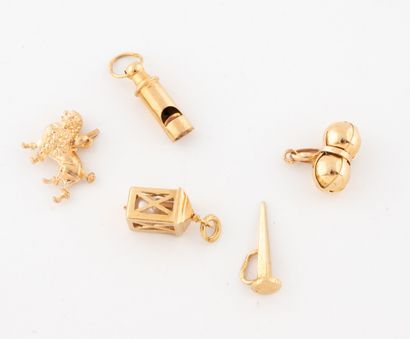 Lot of five pendants in yellow gold (750),...