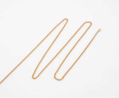 Curb chain in yellow gold (750).
Spring-ring...
