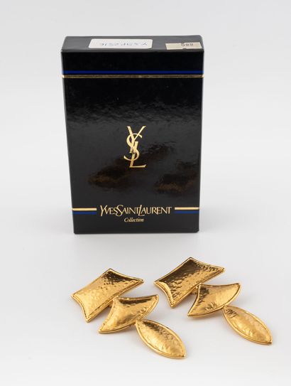 Yves SAINT LAURENT
Attractive pair of hammered...