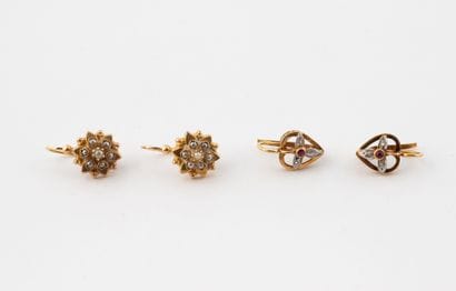 Set of two pairs of yellow gold (750) dormeuses...