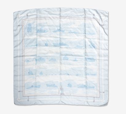HERMES
Silk twill square model 