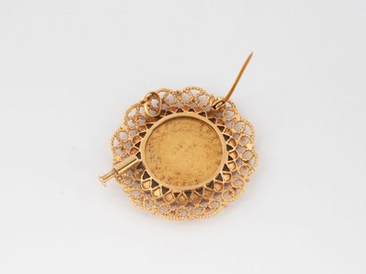 Yellow gold (750) openwork filigree pendant...