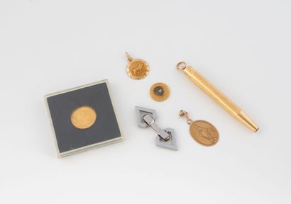 Lot including : 
- a yellow gold (999) 1968...