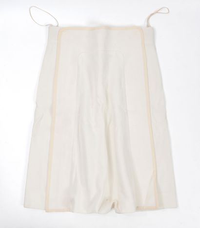CHLOE
Over-the-knee ecru trapeze skirt with...