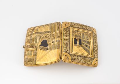 Small cigarette case in gold damascened metal...