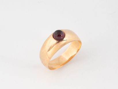 Chevalière in pink gold (750) set with a...