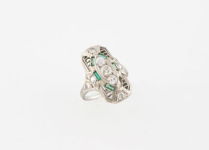 White gold (750) ring with openwork rectangular...