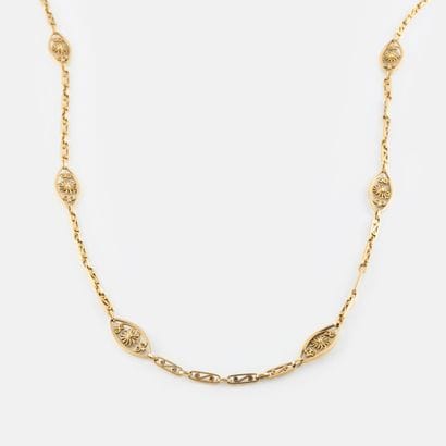Long sautoir in yellow gold (750) with navette...