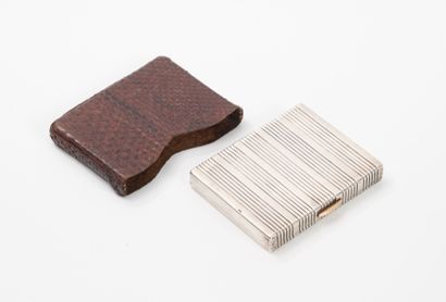 CARTIER 
Small silver case (800) with grooved...