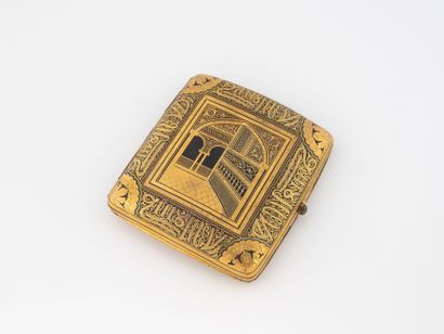 Small cigarette case in gold damascened metal...