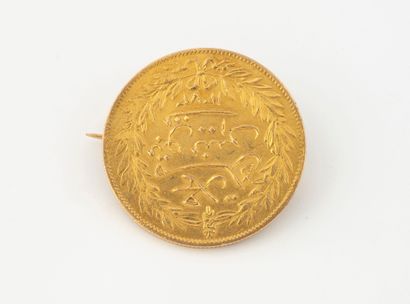Oriental brooch in yellow gold (750).
Pin...