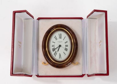 CARTIER
Gilt metal alarm clock on the back.
In...