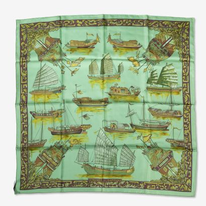HERMES
Hermès square in silk twill.
Jonques...