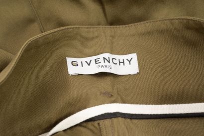 GIVENCHY et ELISABETTA FRANCHI
Set of two...