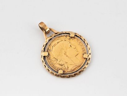 FRANCE
Yellow gold (750) pendant adorned...